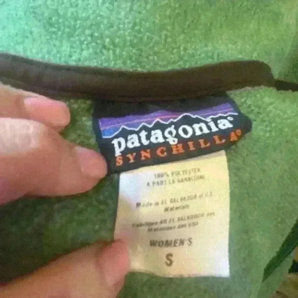 Patagonia zip up fleece in green. Size Small. - Picture 2 of 4